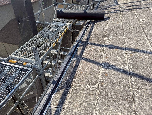 下地の最終チェック　カバー工法